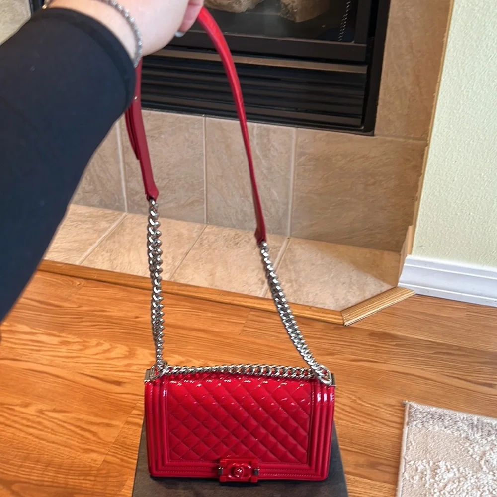 Chanel Patent Calfskin Quilted Medium Plexiglass Boy Bag – Red